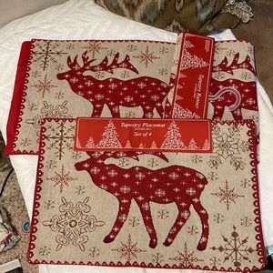 Christmas tapestry runner four placemats🆕🆕